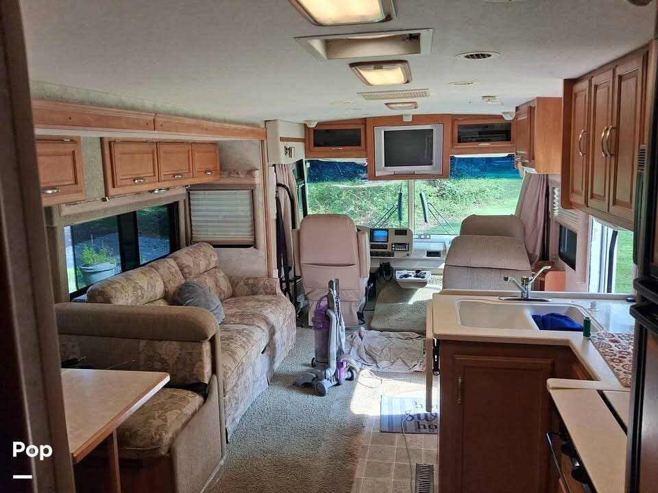 Used 2006 Winnebago Voyage 33V available in Richland, New Jersey