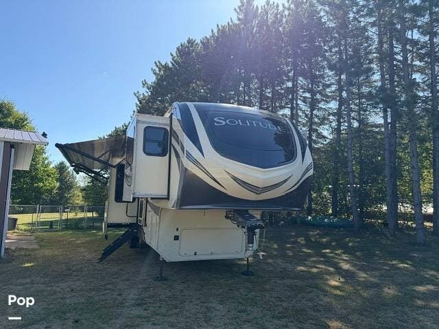 2021 Grand Design Solitude 380FL - Used Fifth Wheel For Sale by Pop RVs in Hudson, Wisconsin features Slideout, Air Conditioning, Awning