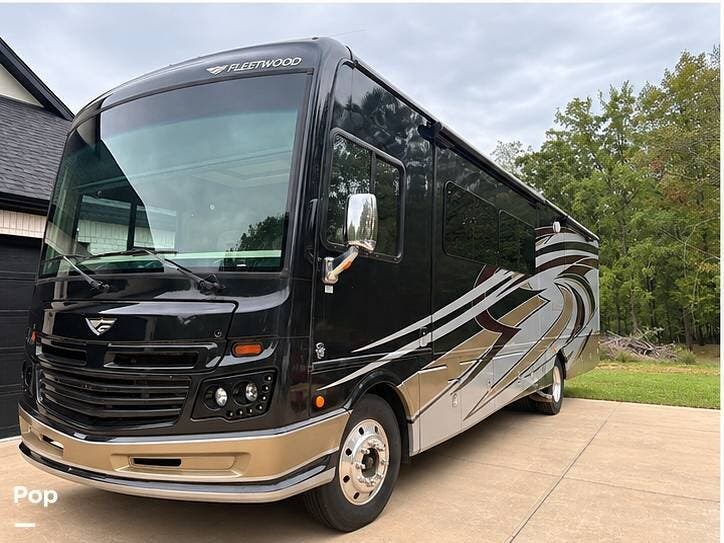 2018 Fleetwood Bounder 36H - Used Class A For Sale by Pop RVs in Fayetteville, Arkansas features Awning, Generator, Air Conditioning, Leveling Jacks, Slideout