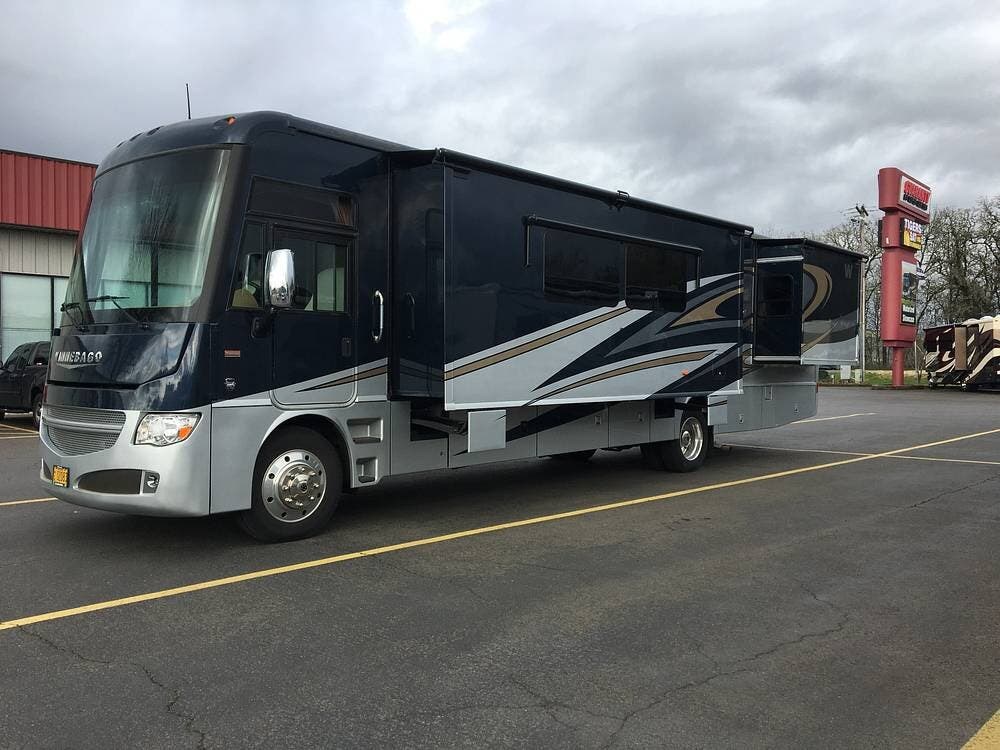 2014 Winnebago Adventurer 38Q - Used Class A For Sale by Pop RVs in Vancouver, Washington features Slideout