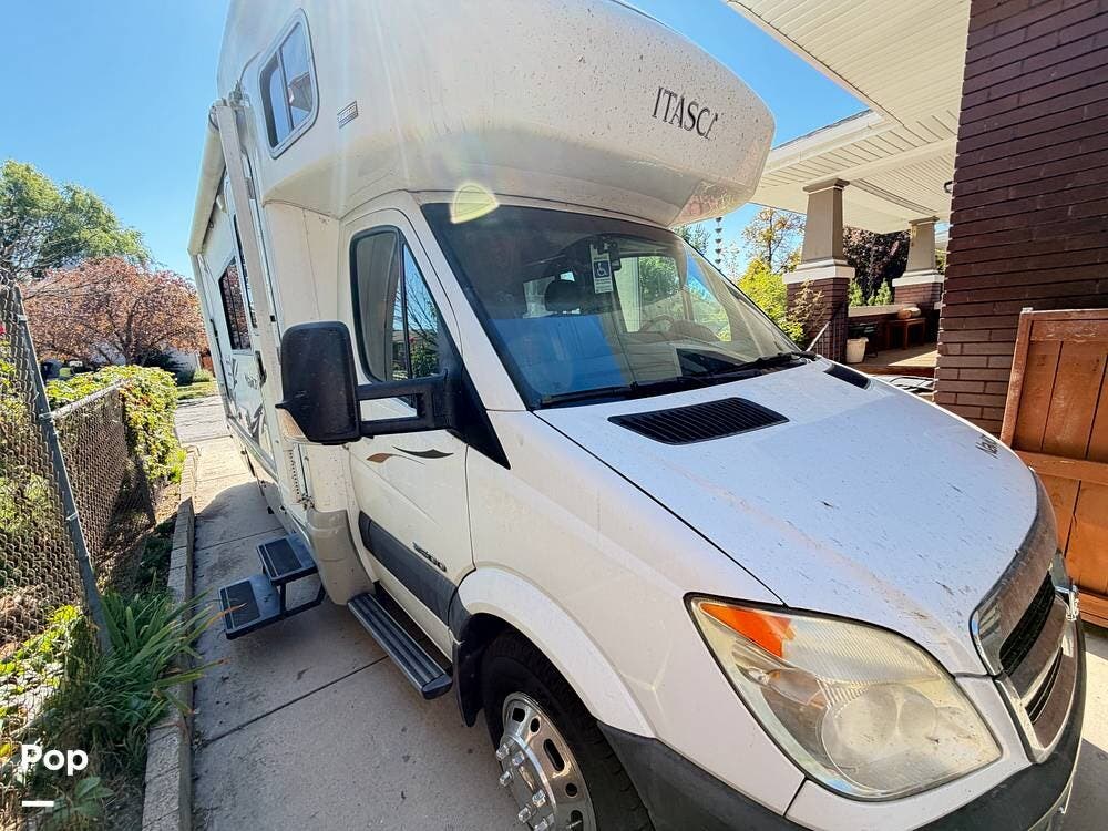 2008 Itasca Navion 24H - Used Class C For Sale by Pop RVs in Salt Lake City, Utah features Air Conditioning, Generator, Slideout, Awning
