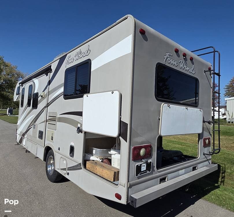 2016 Thor Motor Coach Four Winds 28Z - Used Class C For Sale by Pop RVs in Hinckley, Ohio features Generator, Air Conditioning, Awning, Slideout