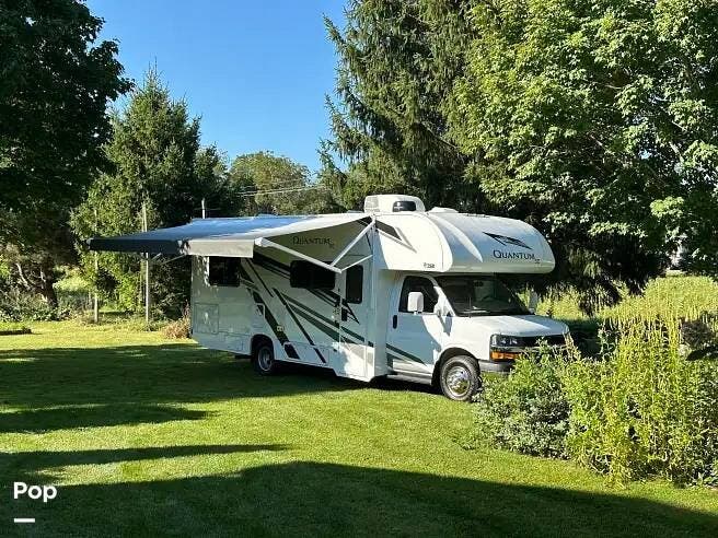 2025 Quantum SE LZ25 by Thor Motor Coach from Pop RVs in Williamsburg, Michigan