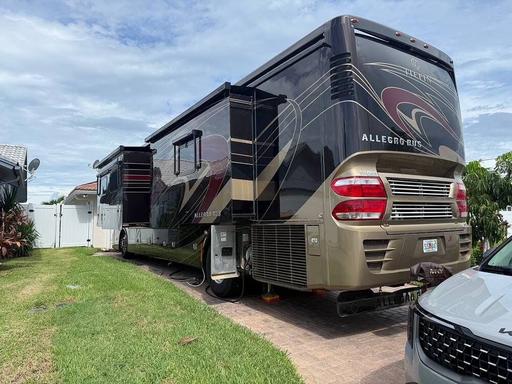 2018 Allegro Bus 40 AP by Tiffin from Pop RVs in Hudson, Florida