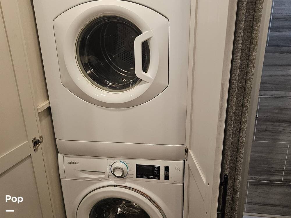 2021 Jayco North Point 382FLRB - Used Fifth Wheel For Sale by Pop RVs in Clermont, Florida features Slideout