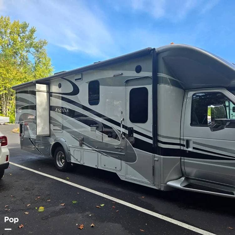 2015 Winnebago Aspect 27K - Used Class C For Sale by Pop RVs in Redmond, Washington features Slideout