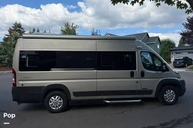 2018 Roadtrek Simplicity 21 - Used Class B For Sale by Pop RVs in Oregon City, Oregon features Awning, Air Conditioning