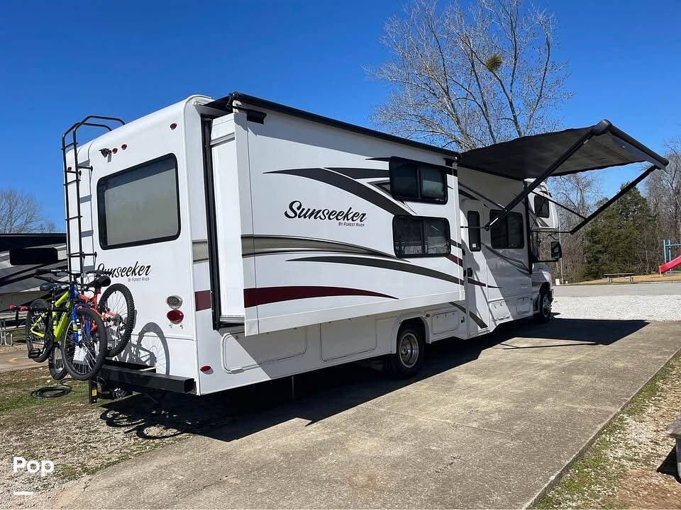 2017 Sunseeker 3107DS by Forest River from Pop RVs in Machesney Park, Illinois