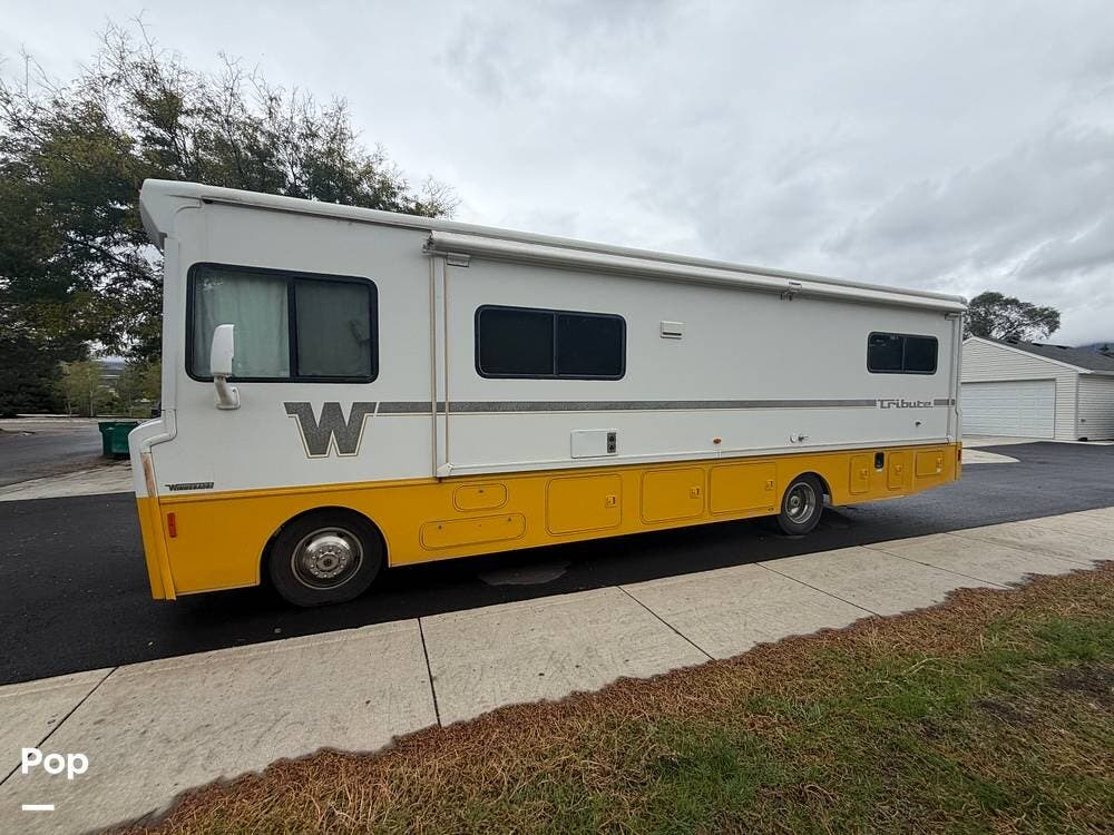 2015 Winnebago Tribute 31C - Used Class A For Sale by Pop RVs in Salt Lake City, Utah features Slideout, Air Conditioning, Generator, Awning, Leveling Jacks