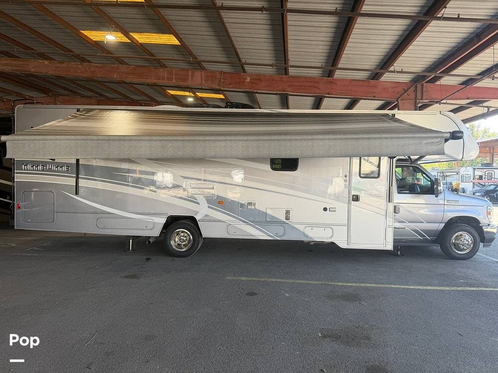 2022 Winnebago Minnie Winnie 31K - Used Class C For Sale by Pop RVs in Baton Rouge, Louisiana features Air Conditioning, Generator, Awning, Slideout, Leveling Jacks