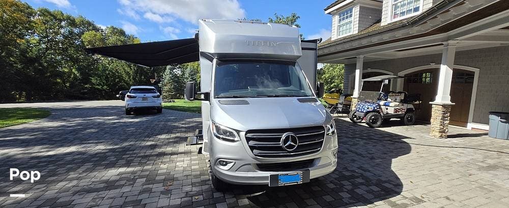 2022 Tiffin Wayfarer 25RW - Used Class C For Sale by Pop RVs in Towaco, New Jersey features Slideout, Leveling Jacks, Generator, Air Conditioning, Awning