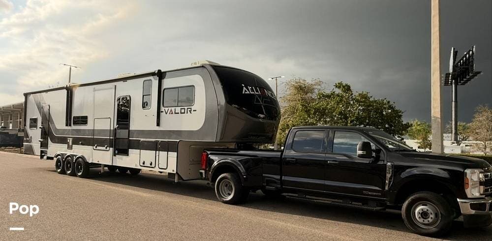 2025 Alliance RV Valor 40V13 - Used Fifth Wheel For Sale by Pop RVs in Lutz, Florida features Slideout