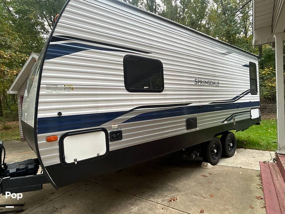 2022 Keystone Springdale 202RD - Used Travel Trailer For Sale by Pop RVs in Portland, Michigan features Air Conditioning, Awning, Leveling Jacks