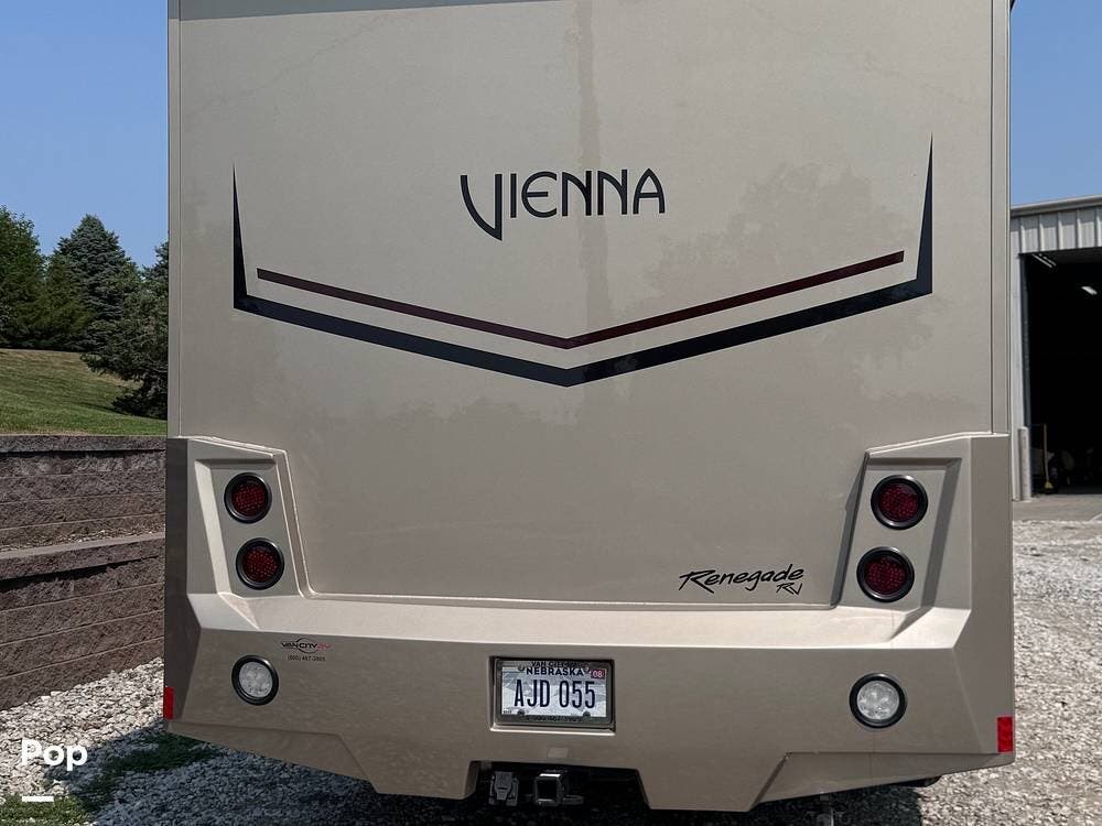 2022 Renegade RV Vienna 25VRMC - Used Class C For Sale by Pop RVs in Bennington, Nebraska features Slideout