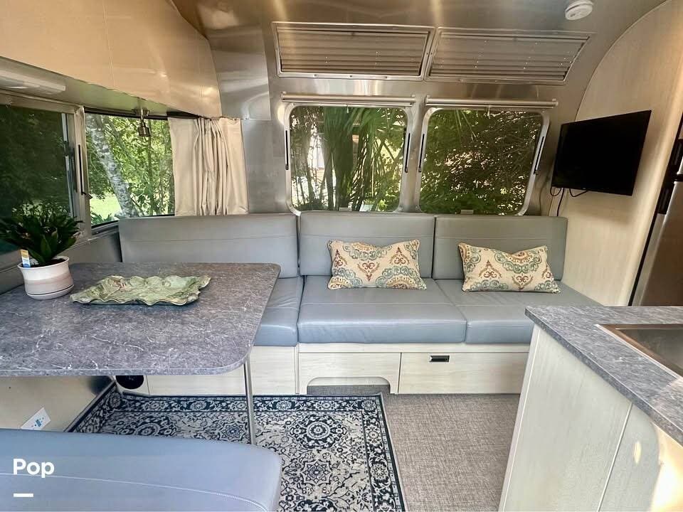 2022 Flying Cloud 25FB Twin by Airstream from Pop RVs in Gulf Breeze, Florida