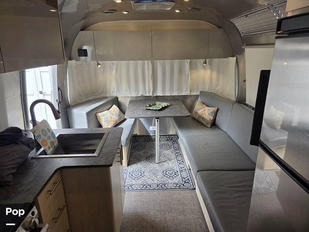 2022 Airstream Flying Cloud 25FB Twin - Used Travel Trailer For Sale by Pop RVs in Gulf Breeze, Florida features Awning, Air Conditioning