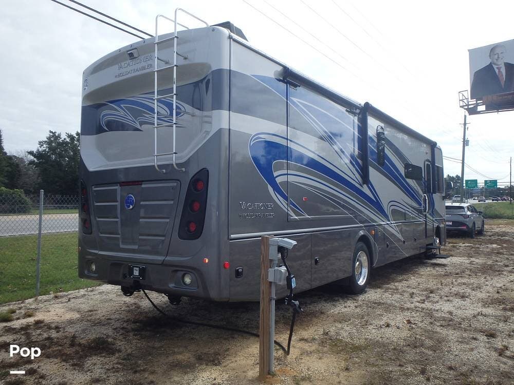 2022 Holiday Rambler Vacationer 35K - Used Class A For Sale by Pop RVs in Foley, Alabama features Leveling Jacks, Awning, Slideout, Air Conditioning, Generator