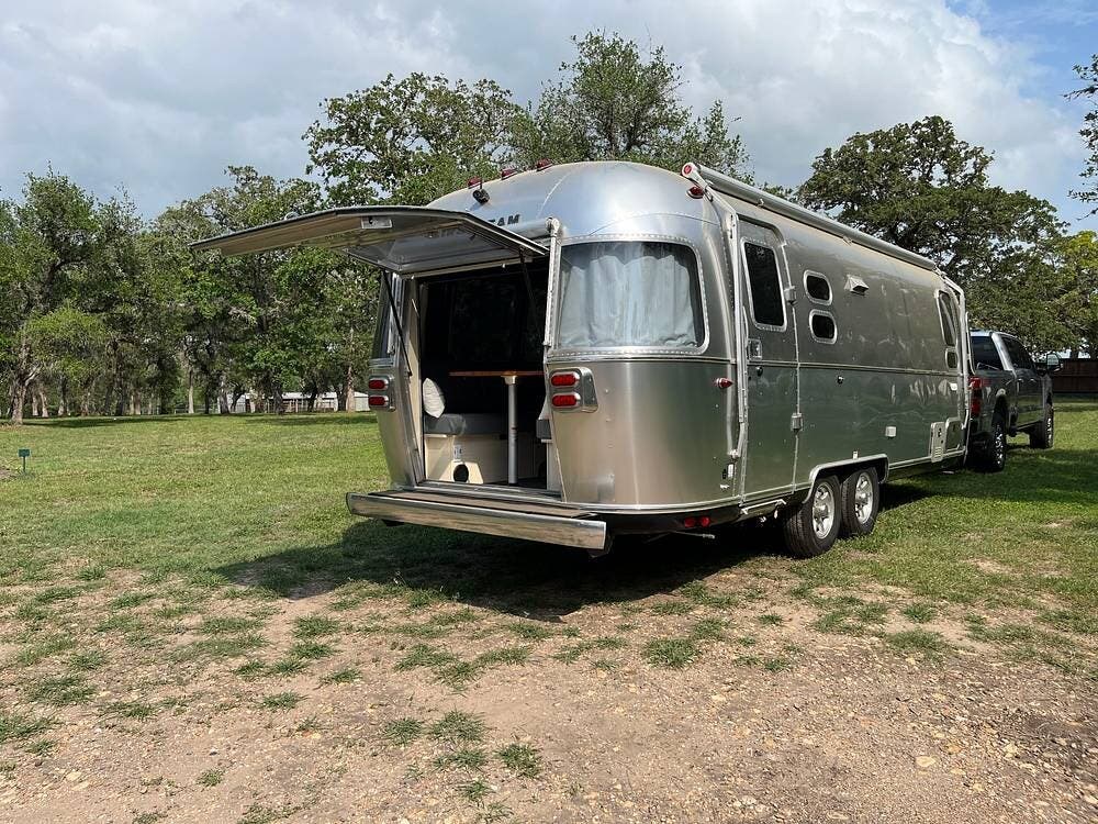 2022 Flying Cloud 25FB Twin by Airstream from Pop RVs in Victoria, Texas