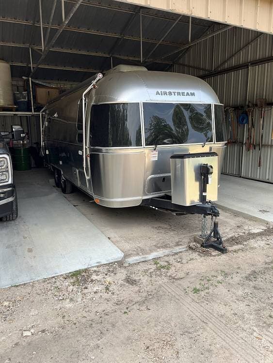 Used 2022 Airstream Flying Cloud 25FB Twin available in Victoria, Texas