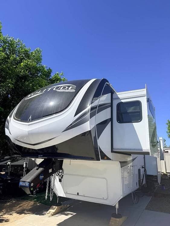 2024 Grand Design Solitude 376RD - Used Fifth Wheel For Sale by Pop RVs in Vista, California features Air Conditioning, Awning, Leveling Jacks, Slideout