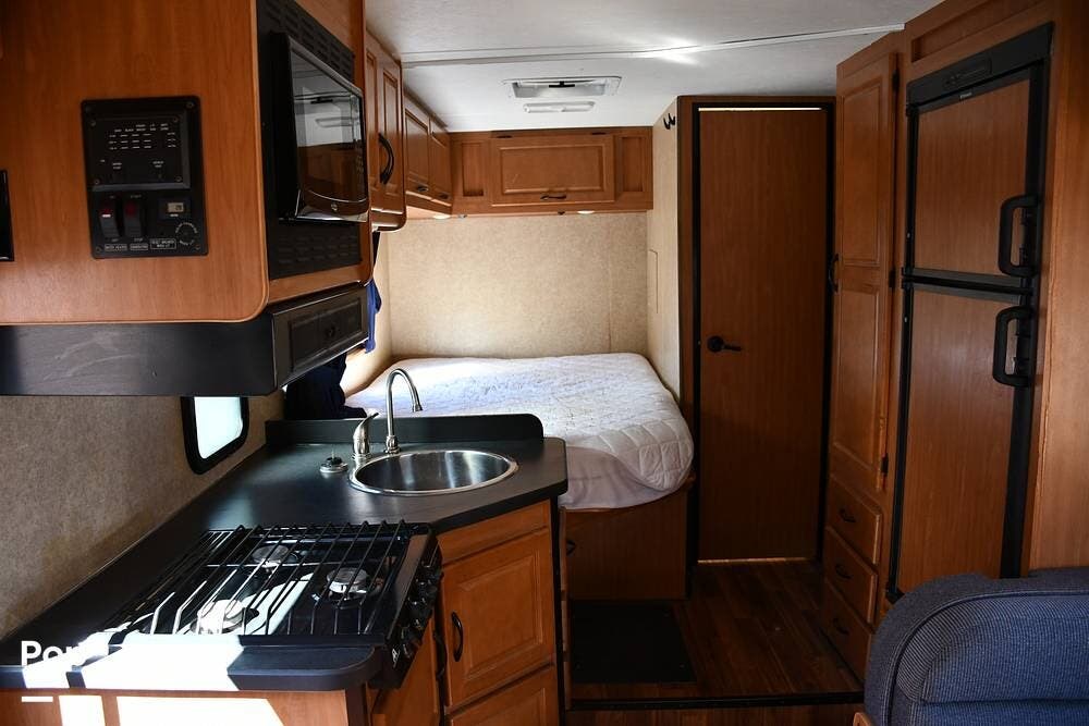 2017 Majestic 23A by Thor Motor Coach from Pop RVs in Kingman, Arizona