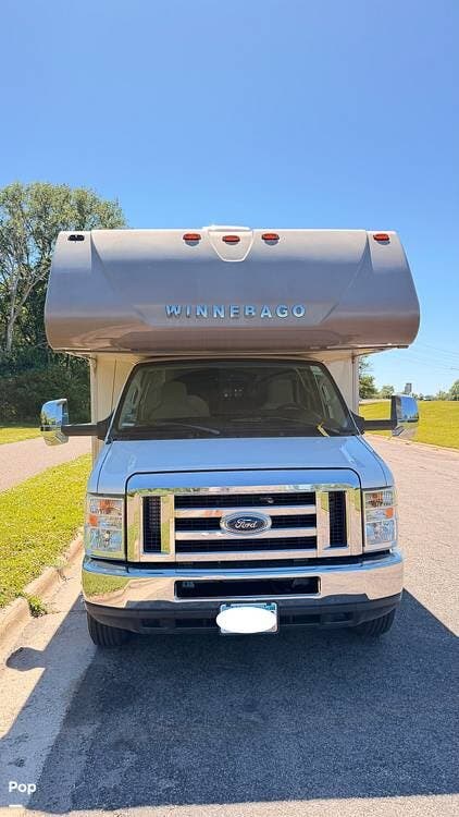 2017 Winnebago Minnie Winnie 31D - Used Class C For Sale by Pop RVs in Saint Paul, Minnesota features Air Conditioning, Awning, Generator, Slideout