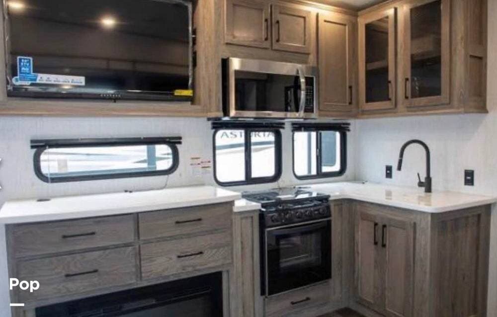2021 Heartland ElkRidge 33BHS - Used Fifth Wheel For Sale by Pop RVs in Nipomo, California features Slideout