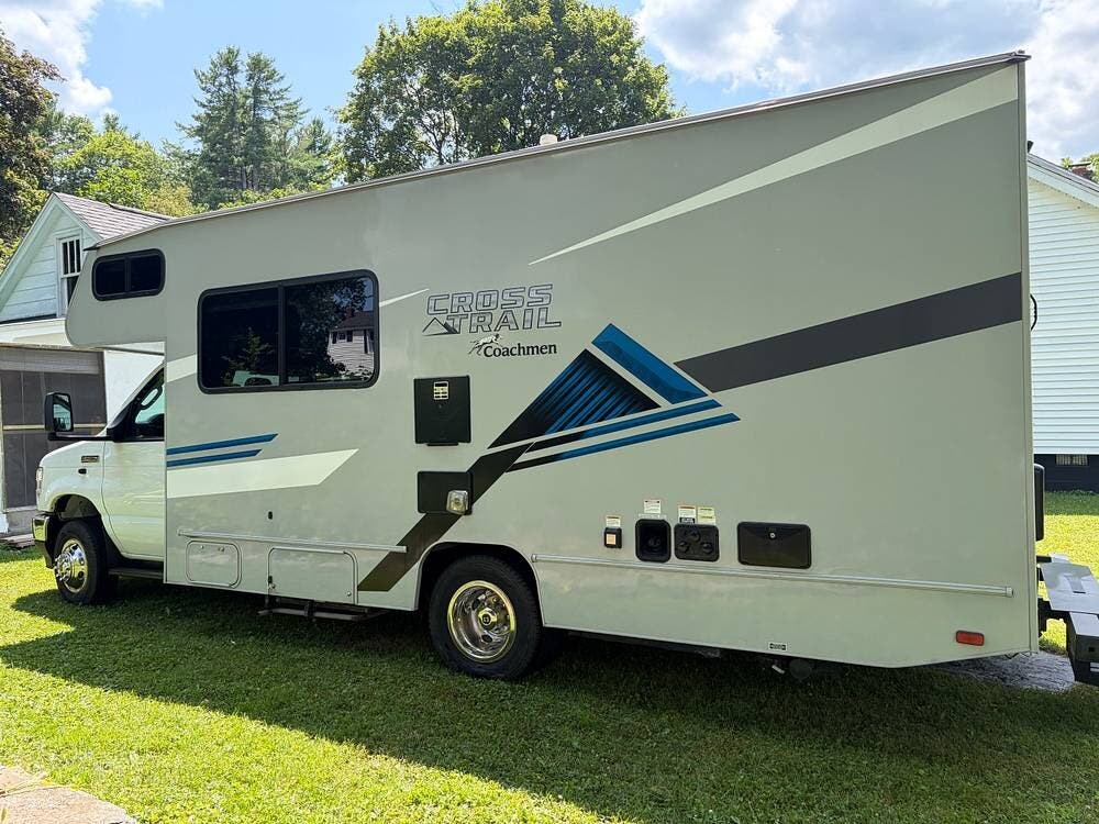 2022 Coachmen Cross Trail 23XG - Used Class C For Sale by Pop RVs in Broadalbin, New York features Air Conditioning, Generator, Awning