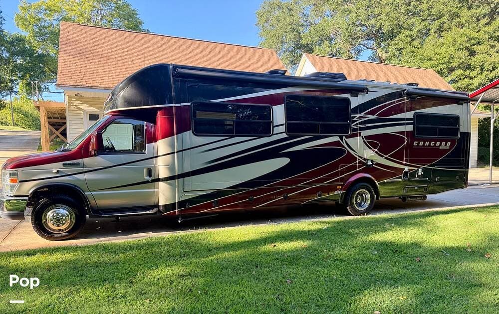 2016 Coachmen Concord 300DS - Used Class C For Sale by Pop RVs in Statesville, North Carolina features Slideout