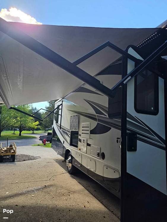 2022 Entegra Coach Odyssey 30Z - Used Class C For Sale by Pop RVs in Novi, Michigan features Slideout