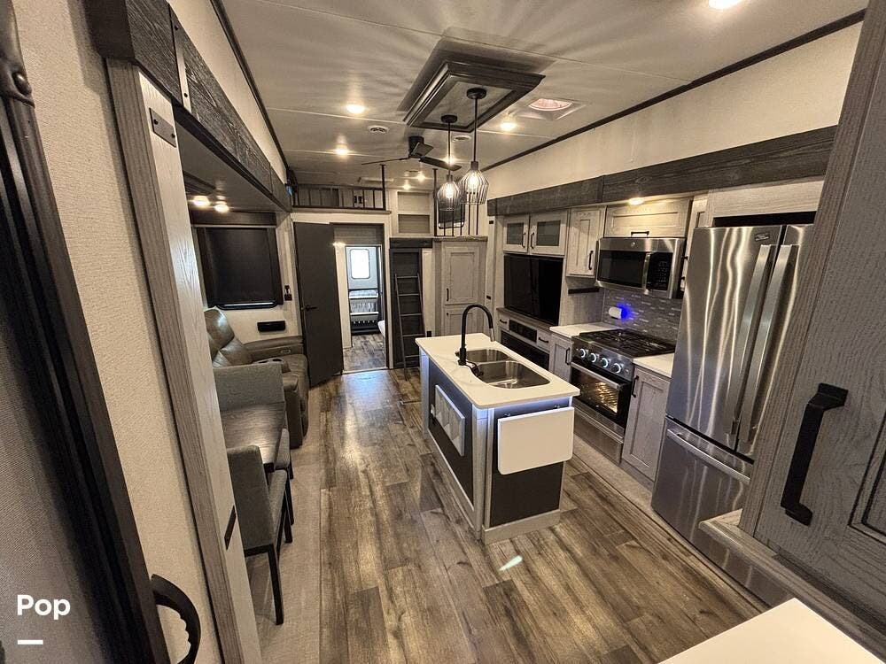 2023 Keystone Montana High Country 381TB - Used Fifth Wheel For Sale by Pop RVs in Apopka, Florida features Air Conditioning, Slideout, Awning, Leveling Jacks