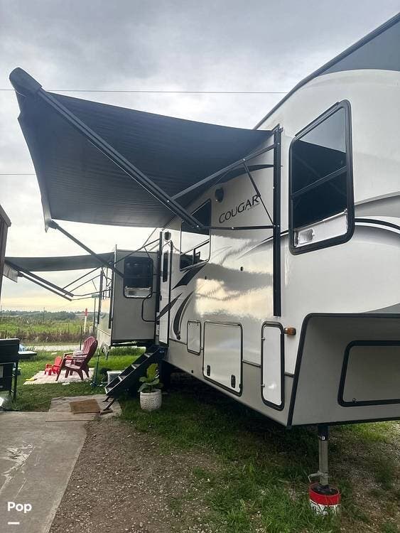 2021 Keystone Cougar 368 MBI - Used Fifth Wheel For Sale by Pop RVs in Holden, Missouri features Awning, Leveling Jacks, Slideout, Air Conditioning