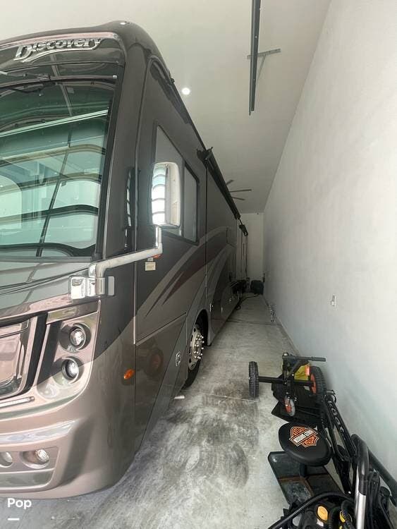 2022 Fleetwood Discovery 36Q - Used Diesel Pusher For Sale by Pop RVs in Cape Coral, Florida features Slideout, Air Conditioning, Generator, Awning, Leveling Jacks