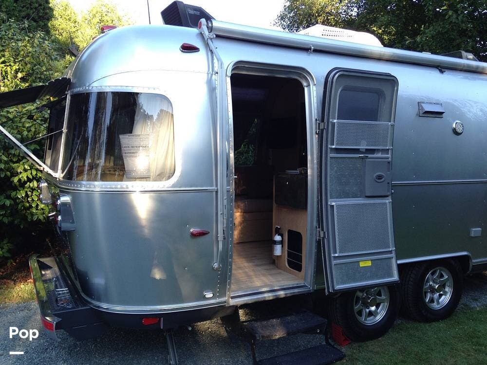 2015 Flying Cloud 25FB by Airstream from Pop RVs in Langley, Washington