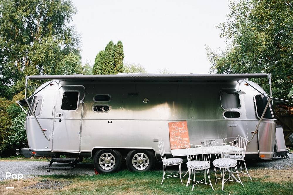 2015 Airstream Flying Cloud 25FB - Used Travel Trailer For Sale by Pop RVs in Langley, Washington