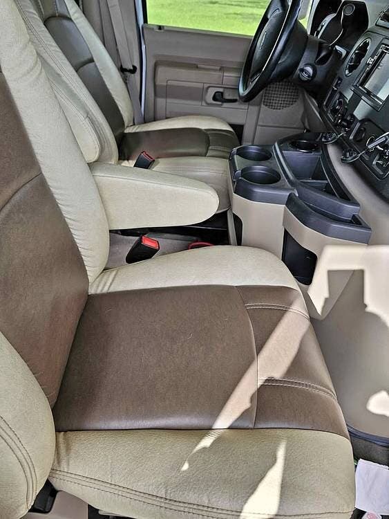 2019 Coachmen Leprechaun 311FS - Used Class C For Sale by Pop RVs in Sac City, Iowa features Slideout