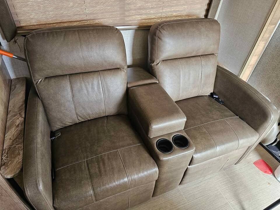2019 Leprechaun 311FS by Coachmen from Pop RVs in Sac City, Iowa