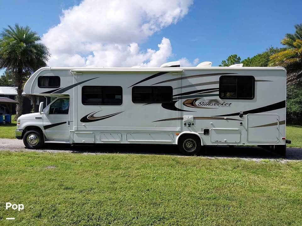 2015 Forest River Sunseeker 3100 SS - Used Class C For Sale by Pop RVs in Okeechobee, Florida features Slideout
