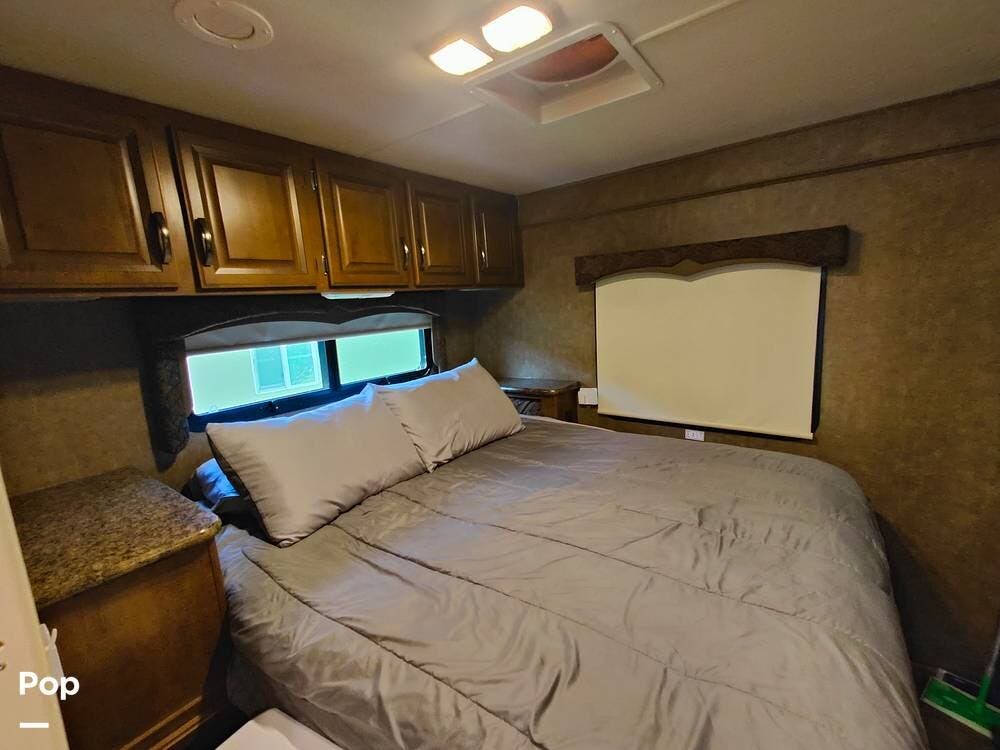 2015 Thor Motor Coach Four Winds 31W - Used Class C For Sale by Pop RVs in Brawley, California features Slideout