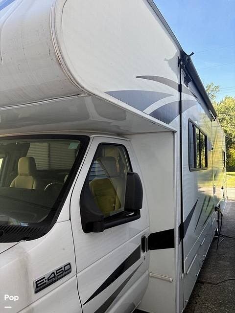 2020 Coachmen Freelander 30BH - Used Class C For Sale by Pop RVs in Ashtabula, Ohio features Slideout