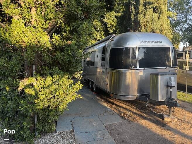 2016 Airstream Flying Cloud 23fb - Used Travel Trailer For Sale by Pop RVs in Van Nuys, California