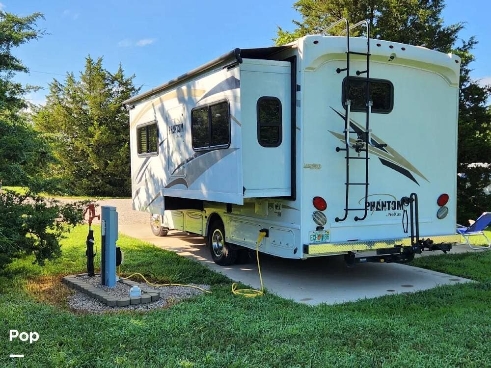 2018 Nexus Phantom 25P - Used Class C For Sale by Pop RVs in Indialantic, Florida features Slideout