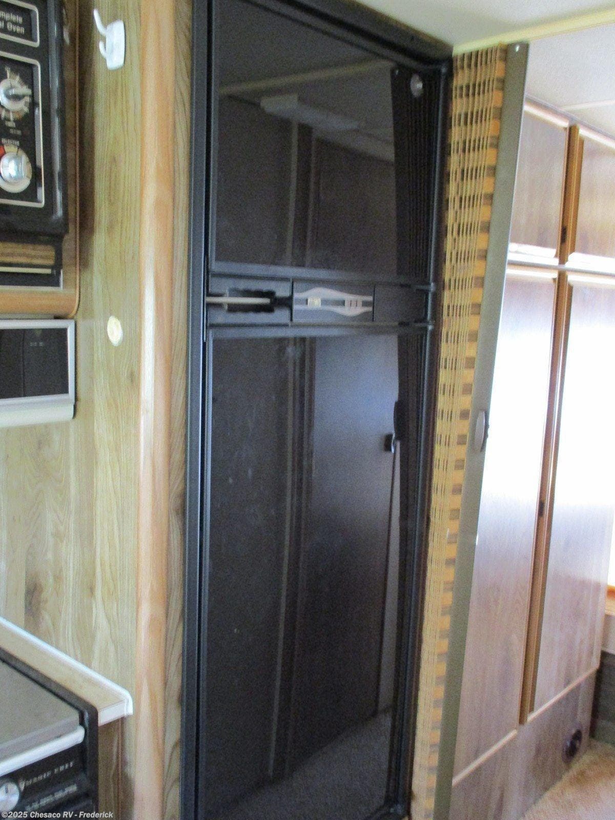1986 Fleetwood Bounder 34SB RV for Sale in Frederick, MD 21701 05549