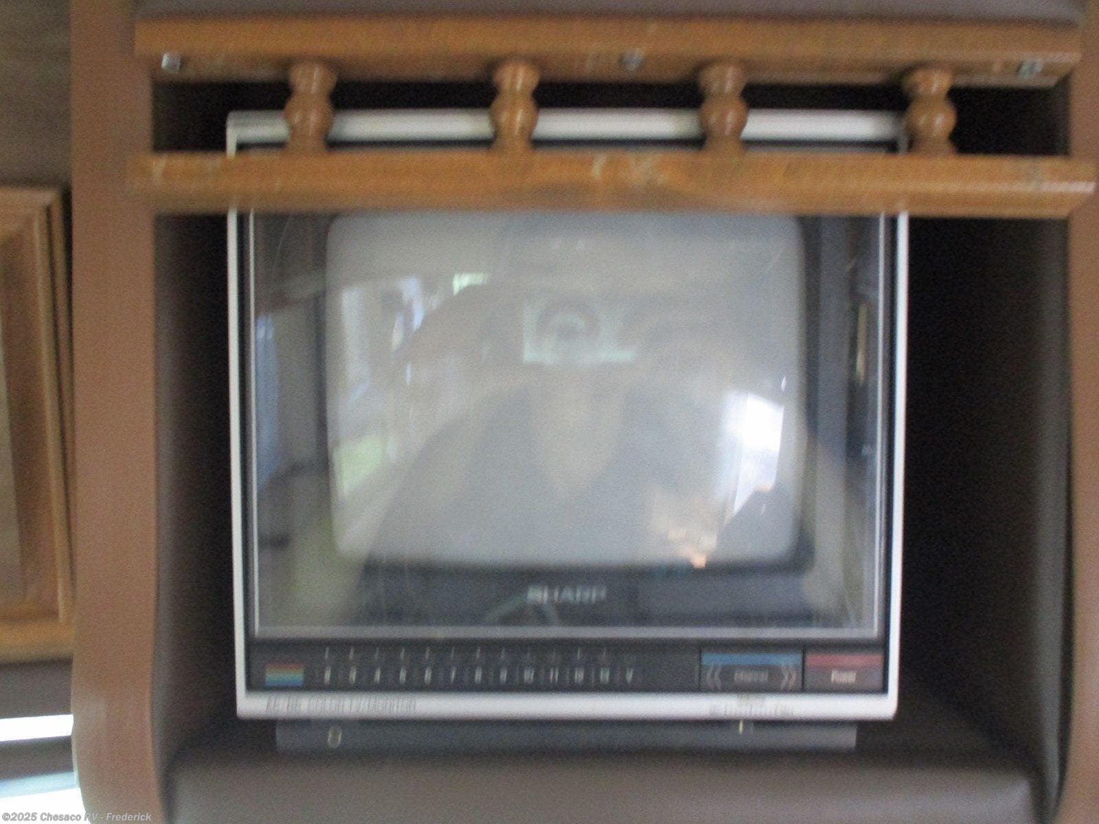 1986 Fleetwood Bounder 34SB RV for Sale in Frederick, MD 21701 05549