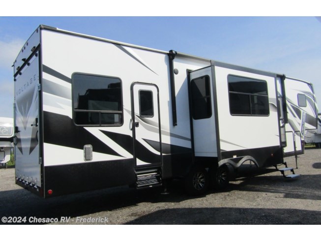 2022 Dutchmen Voltage Triton 3551 - New Toy Hauler For Sale by Chesaco RV in Frederick, Maryland
