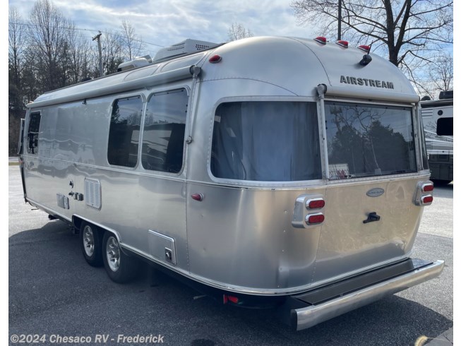 2017 Flying Cloud 27FB by Airstream from Chesaco RV in Frederick, Maryland
