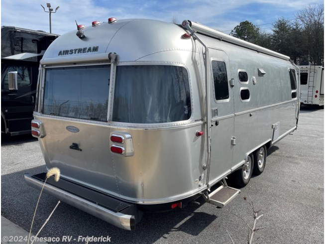 2017 Airstream Flying Cloud 27FB - Used Travel Trailer For Sale by Chesaco RV in Frederick, Maryland