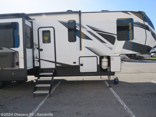 2023 Dutchmen Voltage 3845 - New Toy Hauler For Sale by Chesaco RV in Gambrills, Maryland