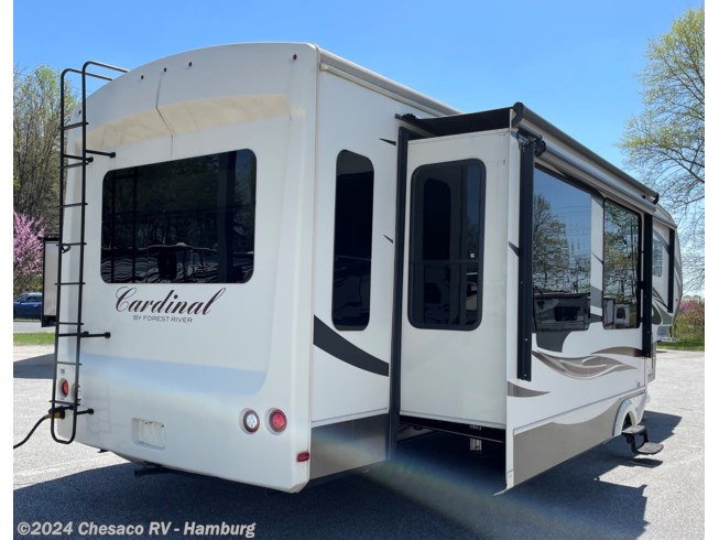 2017 Forest River Cardinal 3850RL - Used Fifth Wheel For Sale by Chesaco RV in Hamburg, Pennsylvania
