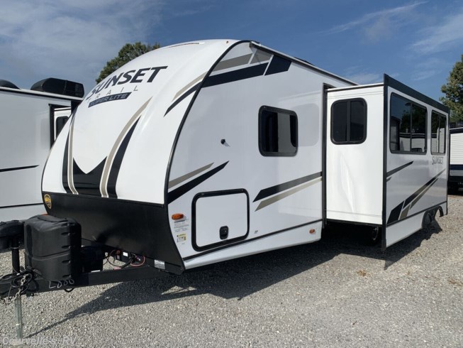 2022 Sunset Trail Super Lite SS272BH by CrossRoads from Courvelle